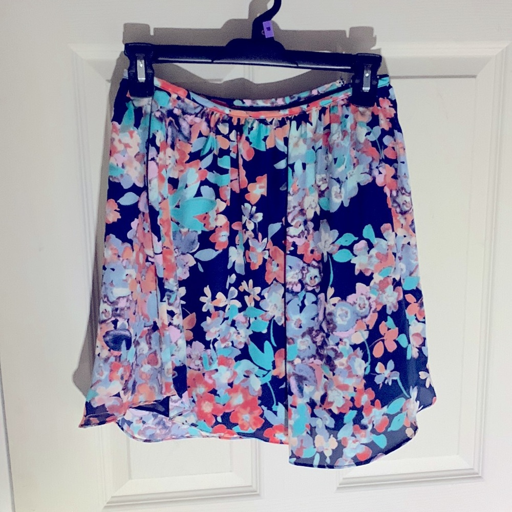 $5/25 LC floral mini skirt XS